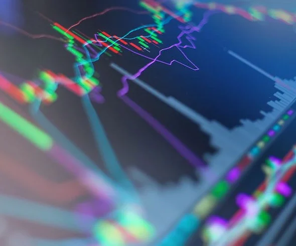 Финансовый график на мониторе — анализ рынка брокеров PK Assets AG